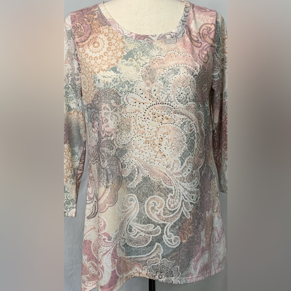 3/$20 Chicos Zenergy Pink Paisley Studded Asymmetrical Long Sleeve Top Size 0